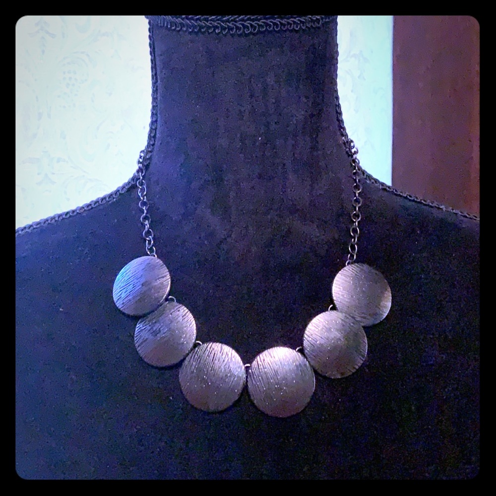 Short Gunmetal necklace
